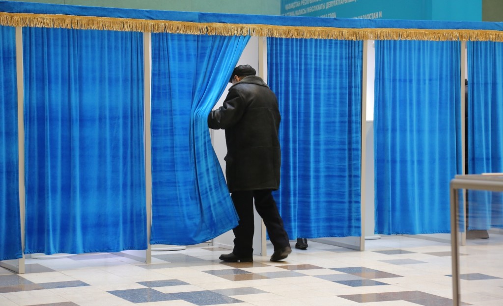 Kazakistan'dan seçim 
