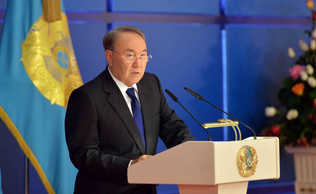 nazarbayev-elciler