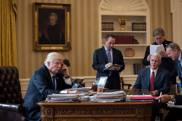 Beyaz Saray'da Trump'ın Putin ile konuştuğu sırada çekilen foto