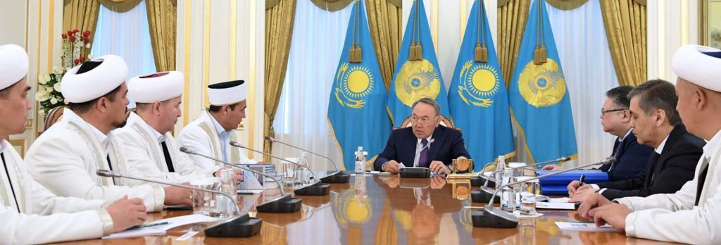 nazarbayev-ve-muftiyat-gorevlileri