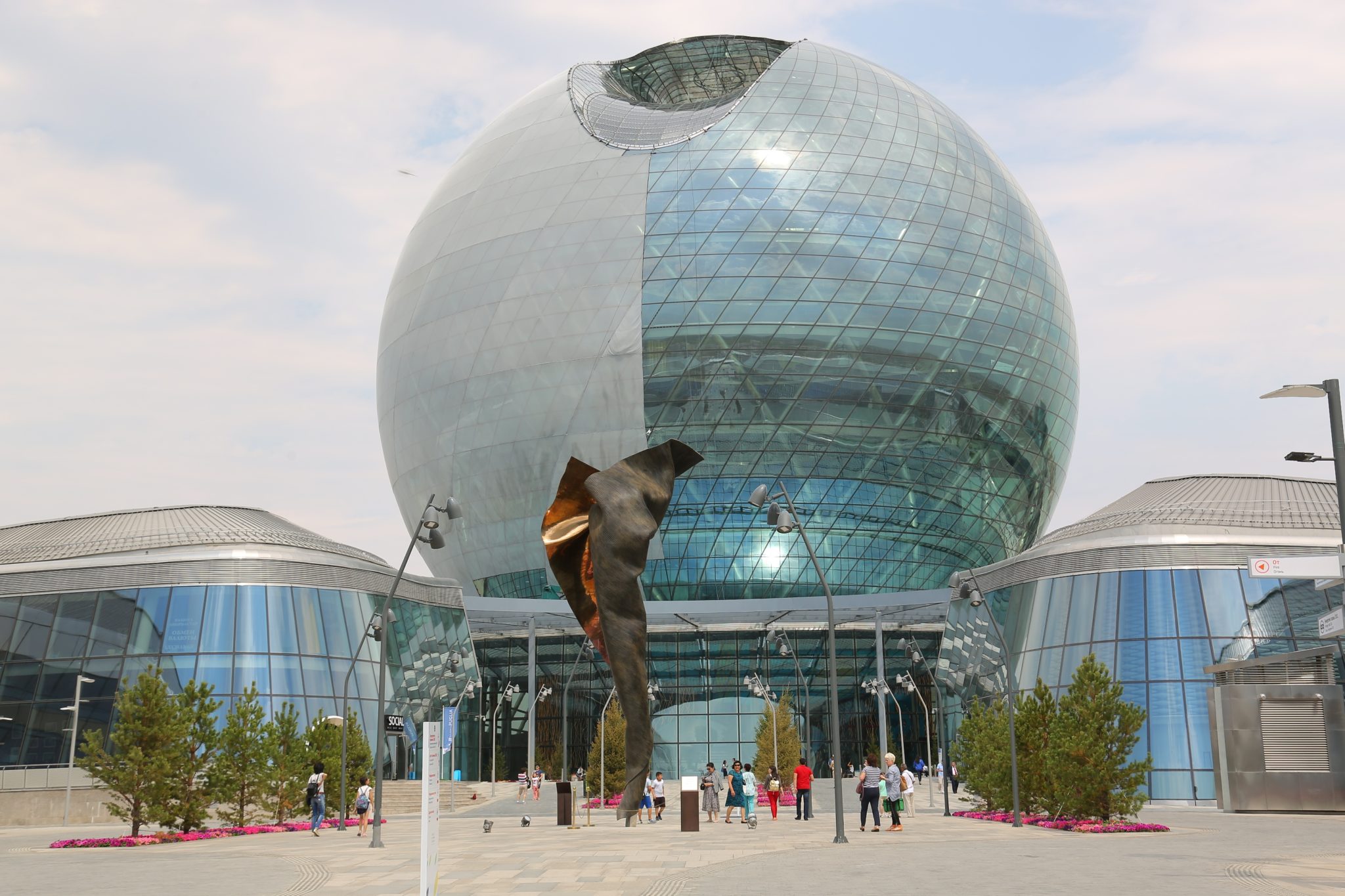 Экспо телефон. Шар Экспо Астана. Expo 2017 Astana. Казахстан Экспо 2017 Астана. Наследие Expo 2017 Астана.